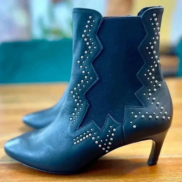 Marc Ellis | Women’s 7 Chelsea Ankle Boot | Leather & Studs w/Kitten Heel - Picture 3 of 6